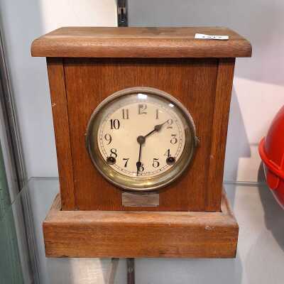 MANTLE CLOCK