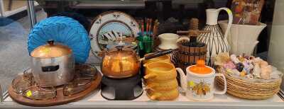 RETRO HOMEWARES