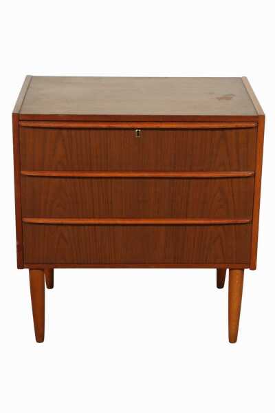 BEDSIDE CHEST OF DRAWERS