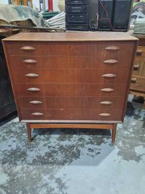 CHEST OF DRAWERS