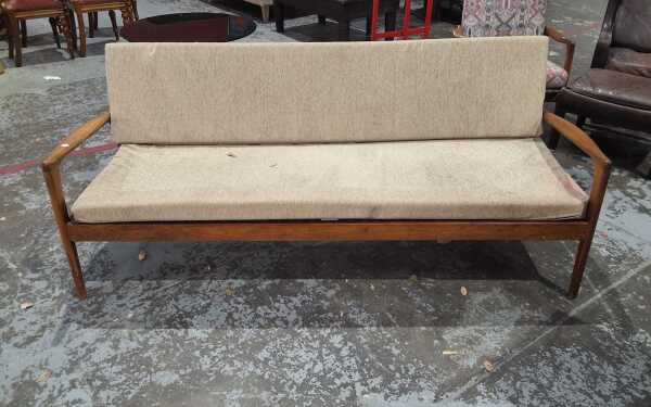 DAY BED