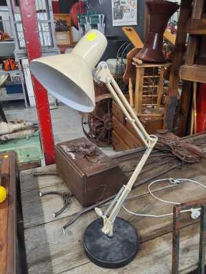 DESK LAMP