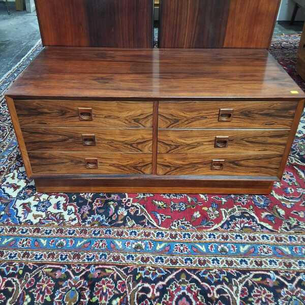 CHEST OF DRAWERS