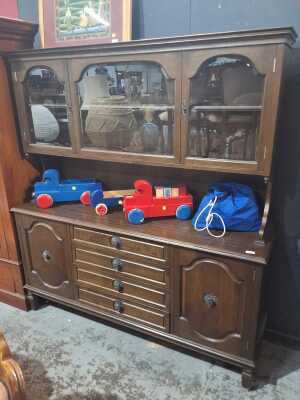 DISPLAY DRESSER