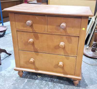 PETITE CHEST OF DRAWERS