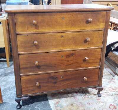 CHEST OF DRAWERS