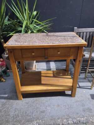 KITCHEN ISLAND