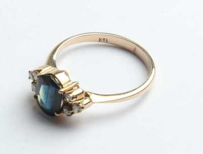 SAPPHIRE & DIAMOND RING