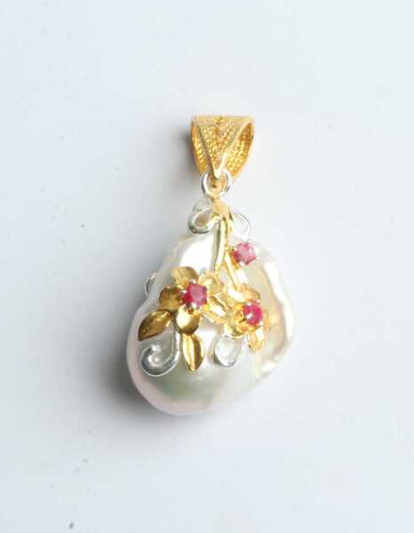 PEARL PENDANT