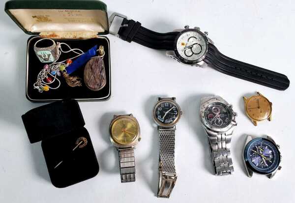 WATCHES & JEWELLERY