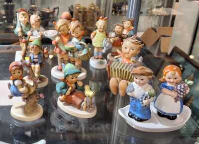 HŬMMEL FIGURES