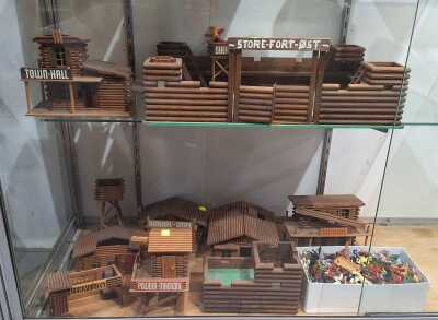 TOY WESTERN SETTING