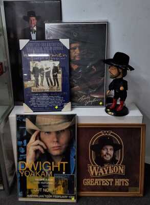 COUNTRY MUSIC COLLECTABLES