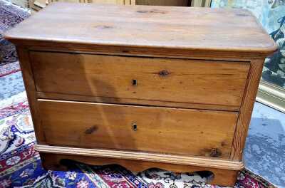 CHEST OF DRAWERS