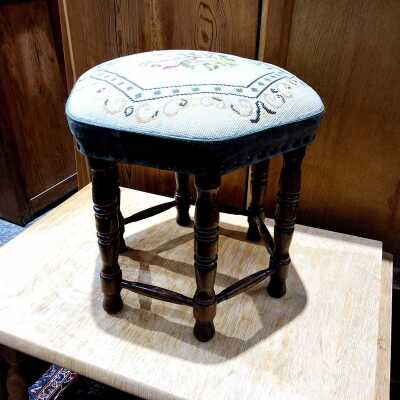VINTAGE STOOL