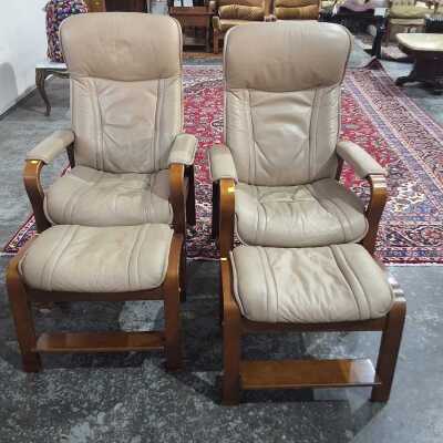 RECLINER CHAIRS