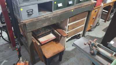 WORKBENCH AND DRAWERS
