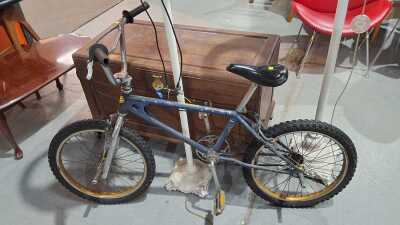 BMX BIKE