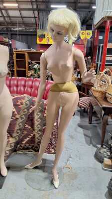 MANNEQUIN