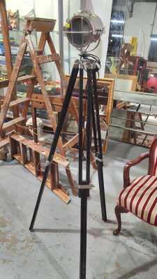 STANDARD LAMP