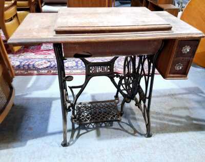 SEWING MACHINE