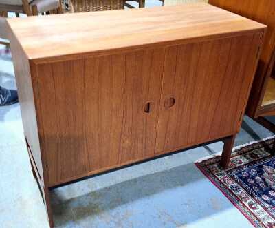 PETITE SIDEBOARD