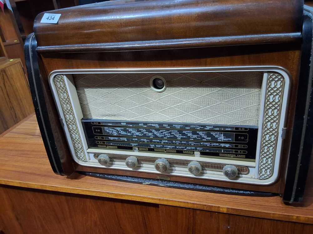 VINTAGE RADIO
