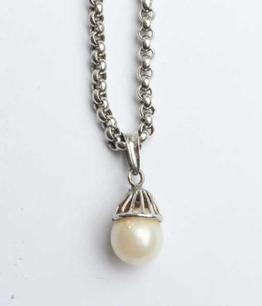 GOLD NECKLACE