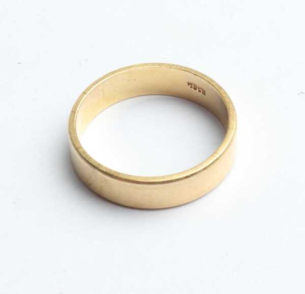 GOLD RING