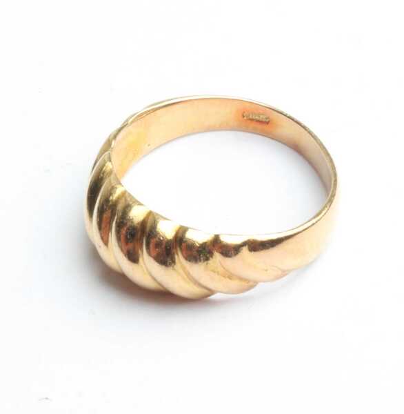 GOLD RING