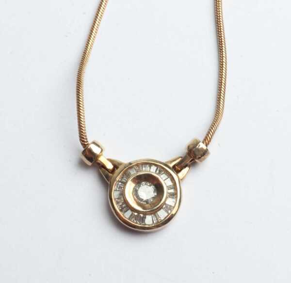 GOLD NECKLACE