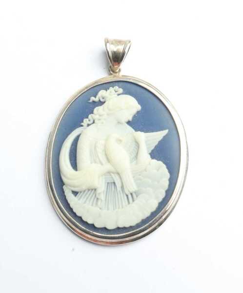 CAMEO PENDANT