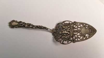 CAKE SERVER