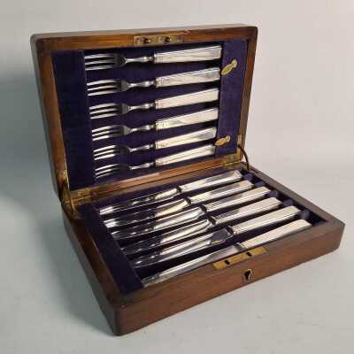 CUTLERY SET