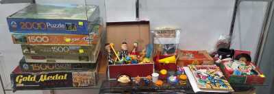 VINTAGE TOYS & COMICS