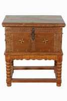 OAK CHEST