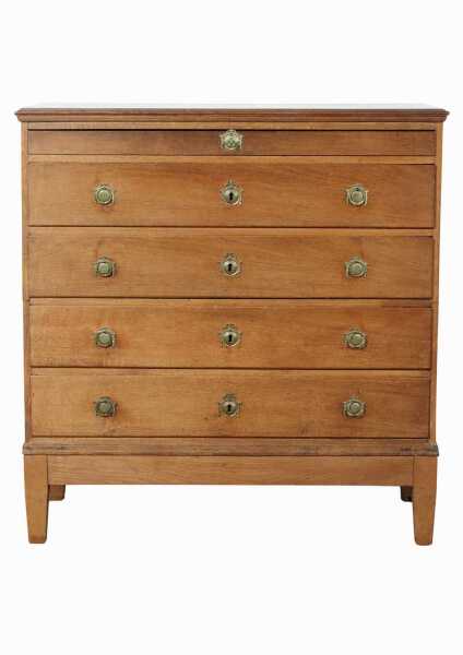OAK CHEST OF DRAWERS