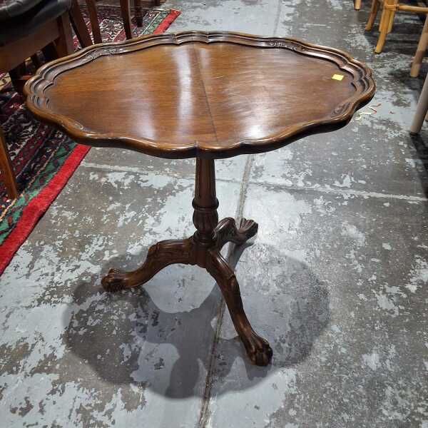 WINE TABLE
