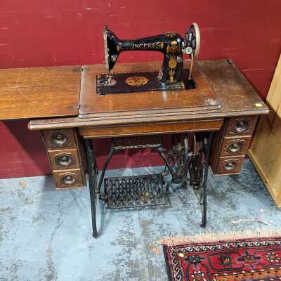 SEWING MACHINE
