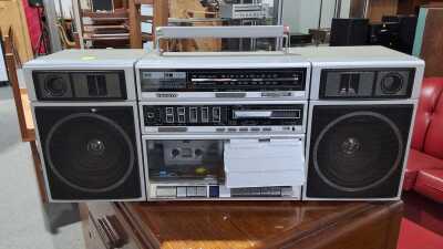 BOOM BOX