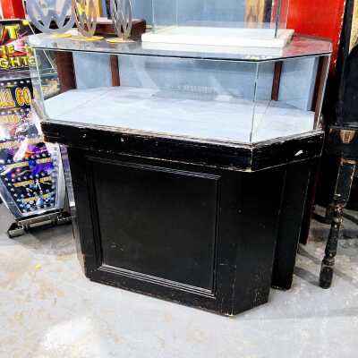 COUNTER DISPLAY CASE
