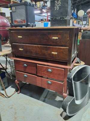 CHEST OF DRAWERS