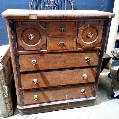 CHEST OF DRAWERS