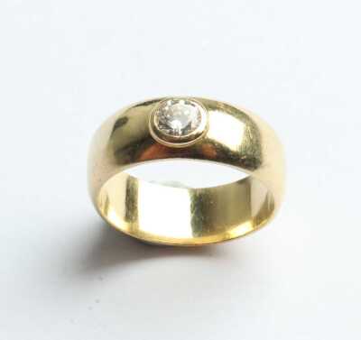 DIAMOND RING