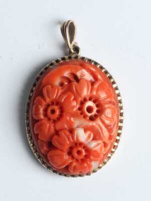 GOLD PENDANT