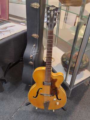 HOFNER GUITAR