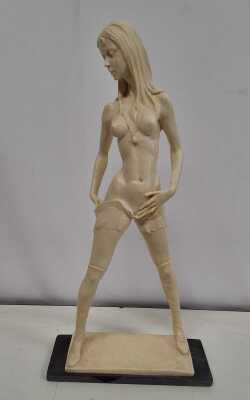 RISQUE STATUE