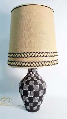 TABLE LAMP