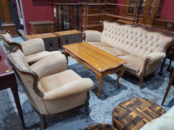 LOUNGE SUITE