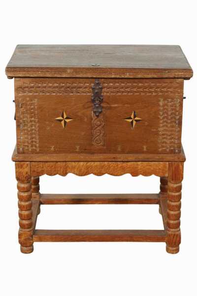 OAK CHEST